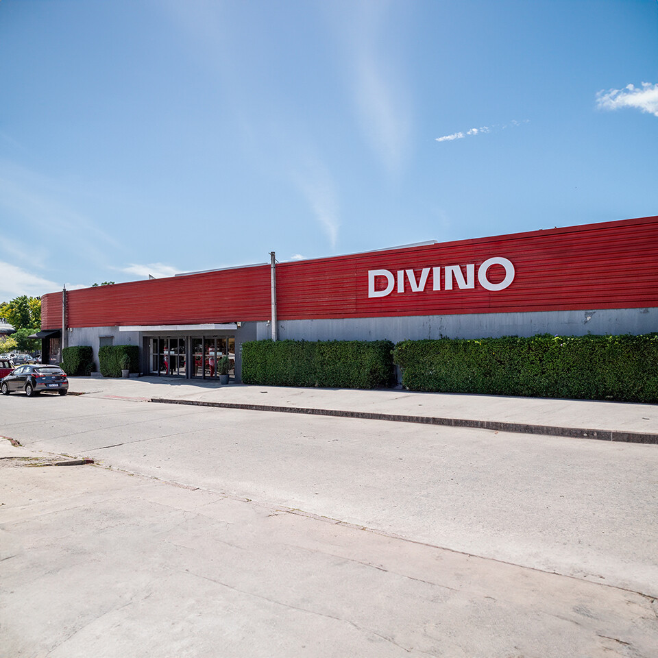 DIVINO Casa Central y locales varios