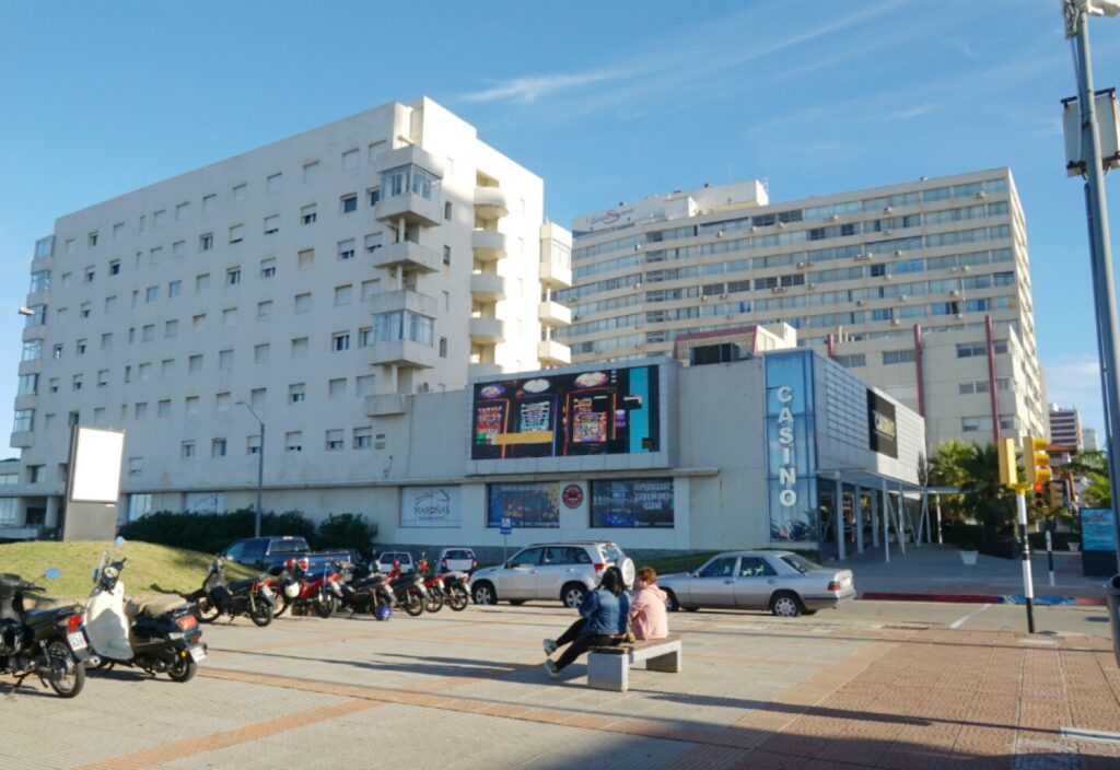 Edificio Nogaro (Punta del Este)