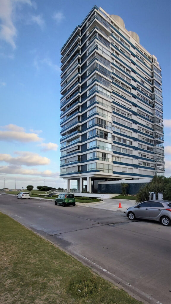 Edificio Pez Espada (Punta del Este)