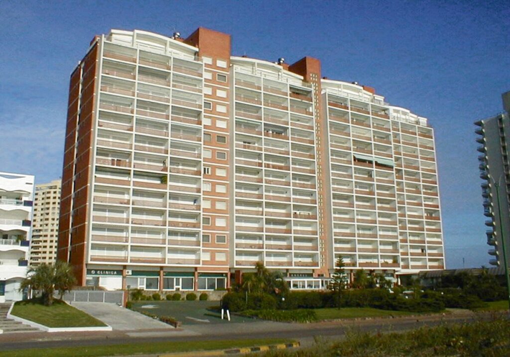 Edificio Vanguardia (Punta del Este)
