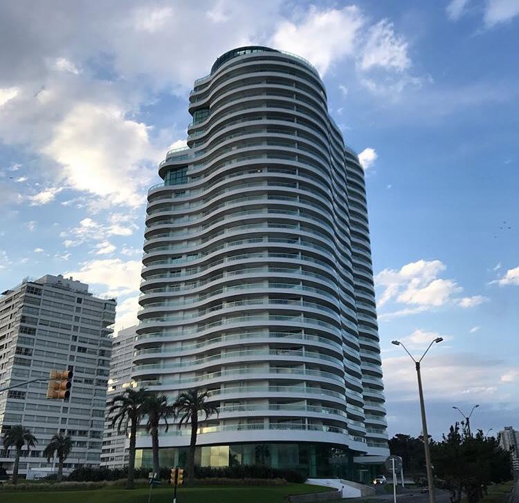 Torre Aquarela (Punta del Este)